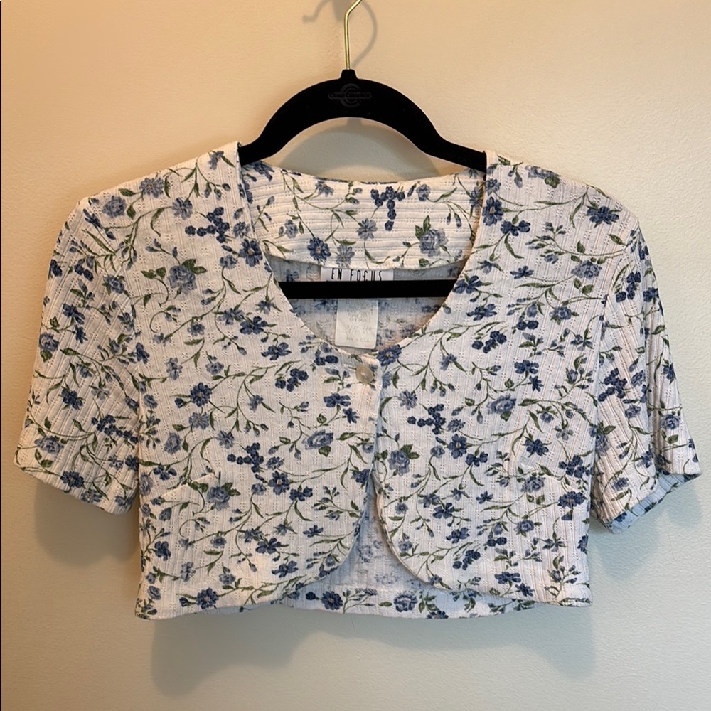 Vintage floral crop top in great condition!